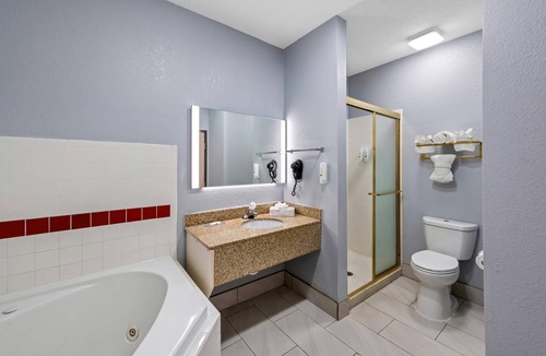 Manhattan Hotel | Quality Inn & Suites Manhattan