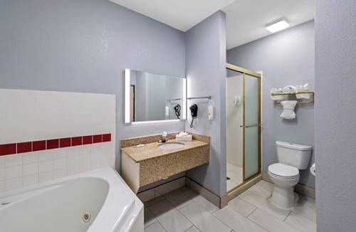 Manhattan Hotel | Quality Inn & Suites Manhattan