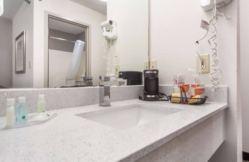 Chalco Hotel | Quality Inn & Suites Omaha Chalco
