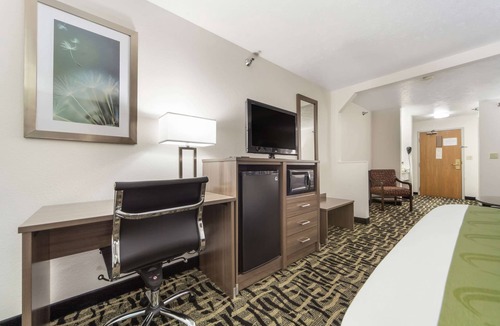 Chalco Hotel | Quality Inn & Suites Omaha Chalco