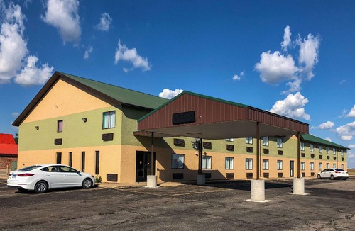 Russell Hotel | Quality Inn