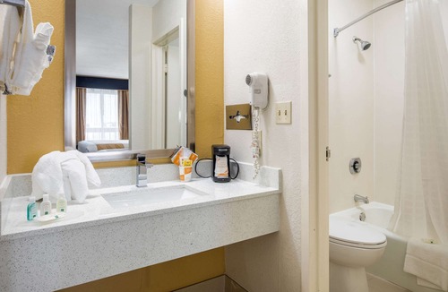 Fort Worth Hotel | Quality Inn West Fort Worth