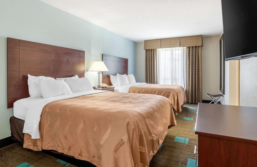 Waldron Hotel | Quality Suites Kansas City International Airport