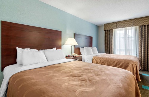 Waldron Hotel | Quality Suites Kansas City International Airport