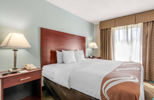 Waldron Hotel | Quality Suites Kansas City International Airport