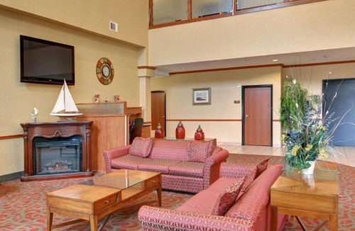 Mabank Hotel | Quality Suites Near Cedar Creek Lake