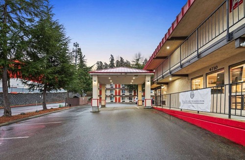 Renton Apartment | Queen Bed Accessible|Nsmk
