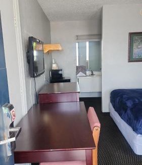 Amarillo Apartment | Queen Bed Hotel Room 220