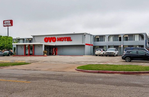 Wichita Falls Apartment | Queen Bed | Non smoking