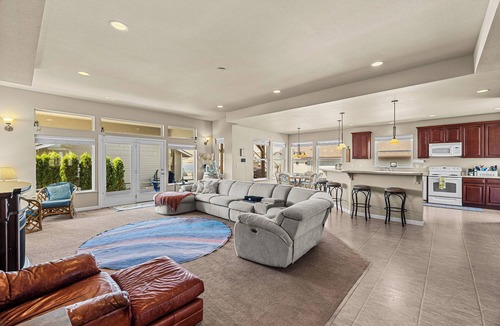 Desert Aire House | Quick Sunny Escape in Desert Aire - Golf, Swim, and Concerts at The Gorge