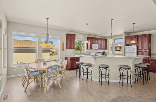 Desert Aire House | Quick Sunny Escape in Desert Aire - Golf, Swim, and Concerts at The Gorge