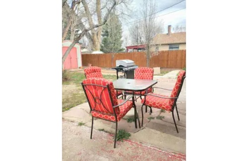 Barths House | Quiet 3BR spot between downtown AND the mountains