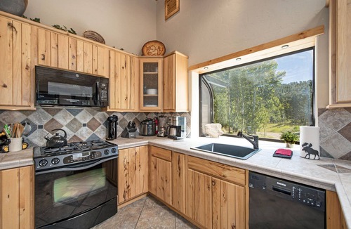 Little Valley Cabin | Quiet 4 Acres, Gym,Theater, Grill, & WILDLIFE! Sleeps 6 IN LUXURY! Lic 0335