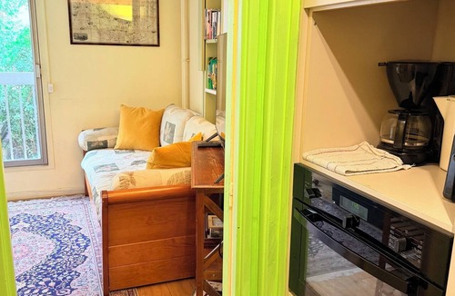 Quartier Saint-Ambroise Condo | quiet and comfortable studio steps away from le marais