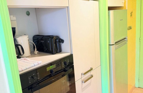 Quartier Saint-Ambroise Condo | quiet and comfortable studio steps away from le marais