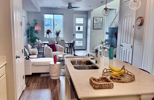 Aurora House | Quiet and cozy 3-bedroom townhome