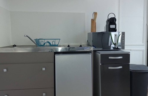 Faubourg Sud Apartment | Quiet, comfortable studio for a stay in Dijon