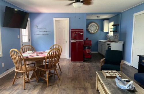 Pointblank Cottage | Quiet cottage on the water at Lake Livingston
