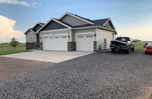 Cheyenne House | Quiet country living for family comfort.