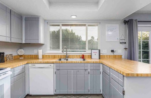 South Richland House | Quiet & Cozy South Richland Home
