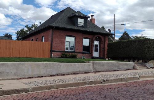 Trinidad Bed & Breakfast | Quiet FULL-SIZE bed close to town 420 friendly
