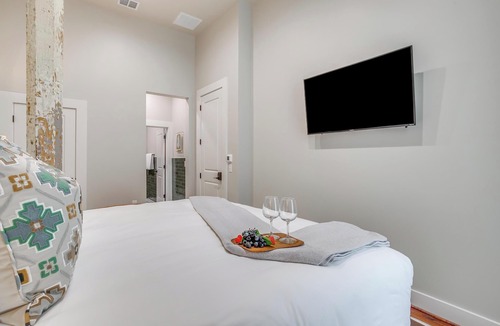 Granbury Hotel | Quiet Hotel in Granbury Texas on the Historic Granbury Square