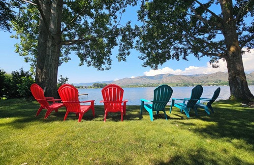 Oroville House | Quiet Lakefront Home with Private Beach & Stunning Views - Great for Families