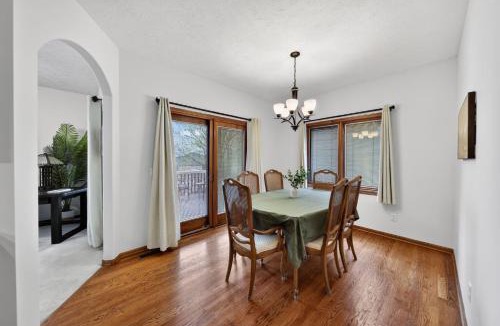 Lincoln House | Quiet Lincoln Gem 3 King BRs Garage home
