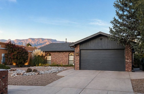 Northeast Heights House | Quiet NE Heights 3BR - Family + Pet Friendly