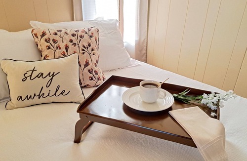 Springview House | Quiet Neighborhood, 40 min to Smith Falls State Park (Dog Friendly!)