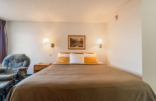 Texhoma Hotel | Quiet & Peaceful Stay! King Room w/Desk – Ideal for Budget Travelers