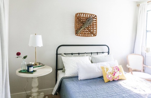 Sangamon County House | Quiet Retreat - Guest House on Flower Farm - Sleeps 7
