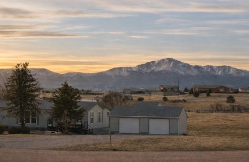 Peyton House | Quite 4-bedroom house on 3.5 acres/minutes from town