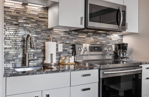 Donnelly Condo | R+R Retreat @ Tamarack Resort: Premier Luxury Studio Condo | Lodge at Osprey Meadows | Golf/Ski
