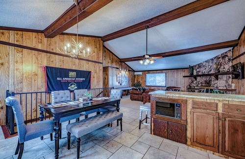 Ruidoso Downs Cabin | Racetrack Cabin Escape - RV Hookup
