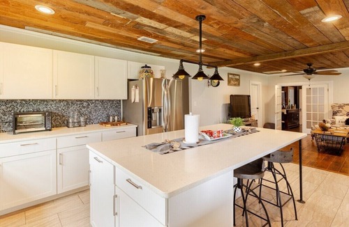 Waxahachie House | Railway Retreat and Relaxation Station- Sleeps 9