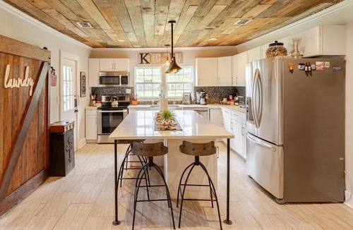 Waxahachie House | Railway Retreat and Relaxation Station- Sleeps 9