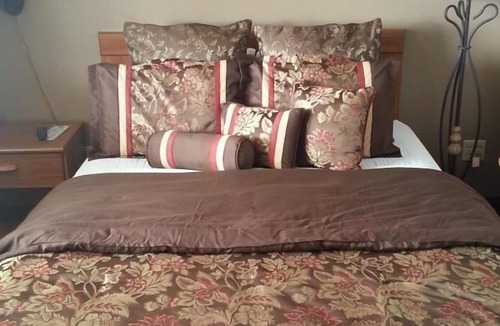 Valentine Hotel | Raine Motel