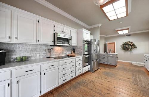 Wellborn House | Rambling Ranch The Ultimate Gathering Place