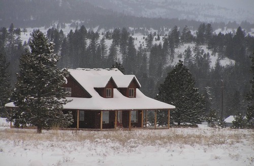 Nespelem House | Ranch Style Cabin on 20 Acres in the Beautiful Tunk Valley