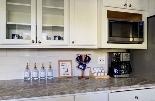 Ralston Valley House | Rangewell Retreat Hot Tub, Sauna, Fire Pit, Games, Groups & Families