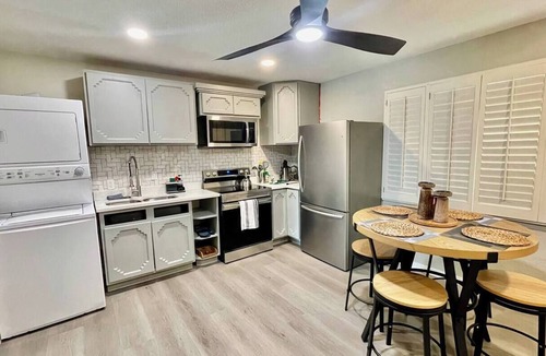 El Paso Apartment | Rare to Find Westside Cozy Apt. B ideal 4 guests