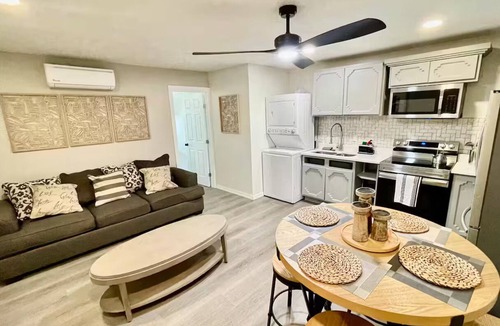 El Paso Apartment | Rare to Find Westside Cozy Apt. B ideal 4 guests