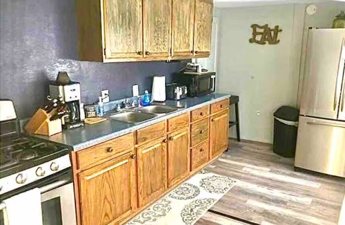 Westcliffe Hotel | Ravens Blue Skies 5rm Suite on Main, 2 bdrm, kitchen. living rm, & patio dogs ok