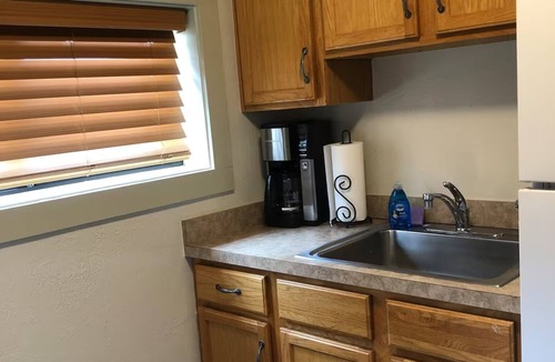Westcliffe Cottage | Ravens Hideaway Cottage on Main, King, KItchen, Living Rm, w/d & Patio w/Grill