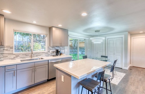 SeaTac House | Ravishing Rambler Home! Garage/Close to Airport