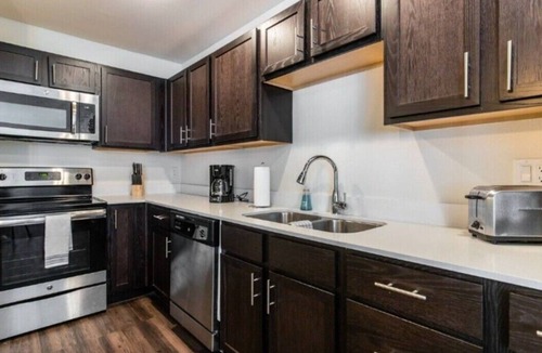 Oak Lawn Apartment | Reagan 202 : Charming 1-bedroom apartment in Oaklawn