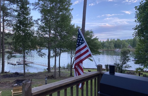 Double Springs House | Recently updated. Year Round Waterfront Lakehouse - Whitt's End