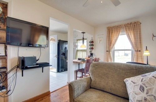 Laramie House | Red Gates Cottage 3 Miles to University!