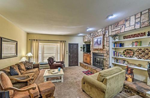 Red River House | Red River Townhome with Balcony & Mtn Views!